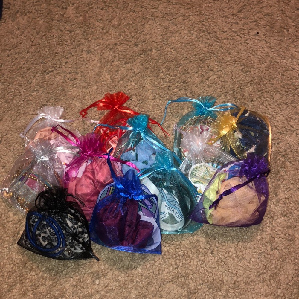🌼Mystery Bag🌼 Accessories and Jewelry - Picture 3 of 7